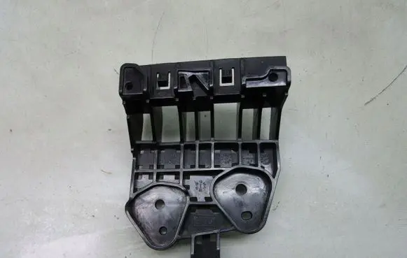 Nissan Leaf II (ZE1) Headlight/headlamp mounting bracket