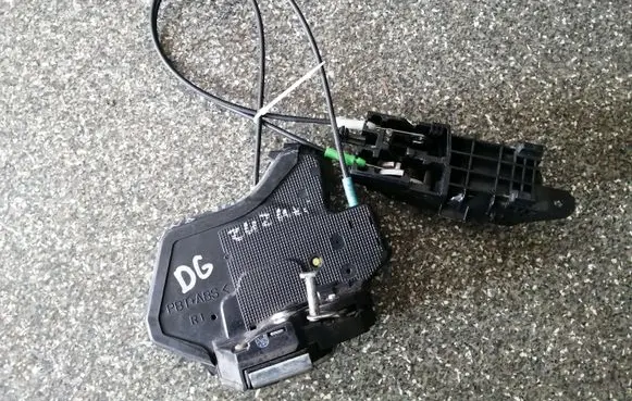 Suzuki Grand Vitara II Rear door lock