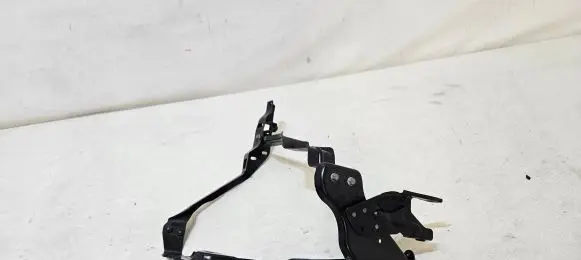 Mercedes-Benz C W204 Headlight/headlamp mounting bracket A204626045