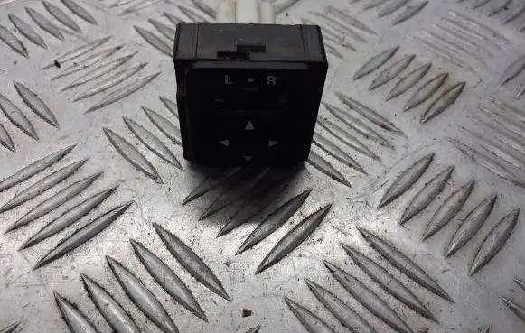 Mitsubishi Outlander Wing mirror switch