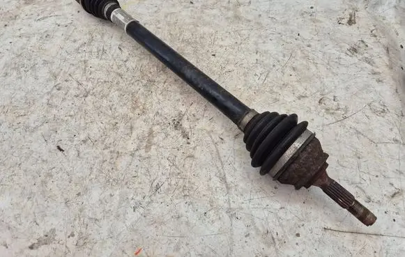 Peugeot 2008 I Front driveshaft 96774780