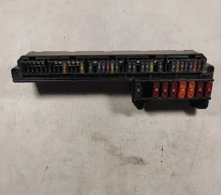 BMW 5 E60 E61 Fuse module 15613290