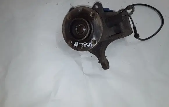 Peugeot 2008 I Front wheel hub 1607557480