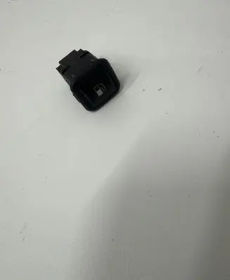 Volkswagen PASSAT B5 Fuel tank opening switch 3B0959833A