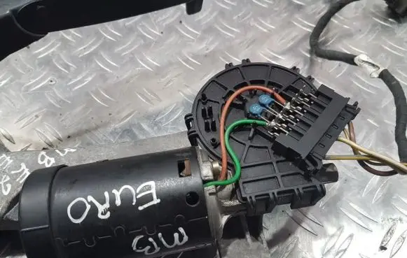 Mercedes-Benz E W210 Wiper motor