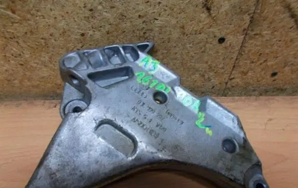 Audi A3 S3 8L Engine mounting bracket