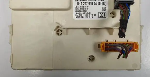 Mercedes-Benz E C207 W207 SAM control unit A2079004400