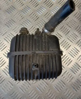Vacuum air tank