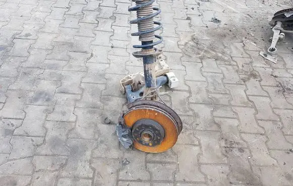 Volkswagen Golf VI Front wheel hub spindle knuckle