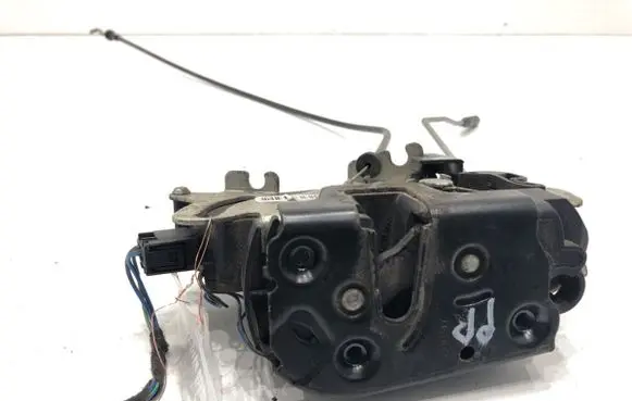 Mercedes-Benz Vito Viano W639 Front door lock A6397201335