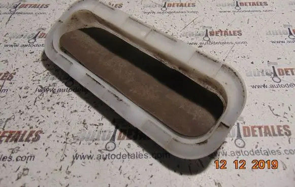 Quarter panel pressure vent