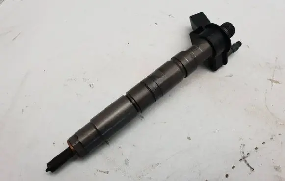 BMW 1 E82 E88 Fuel injector 7805428