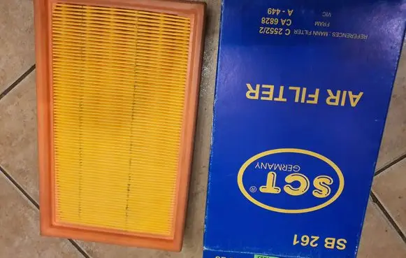 Mazda 323 Air filter C25522 CA6828 A449
