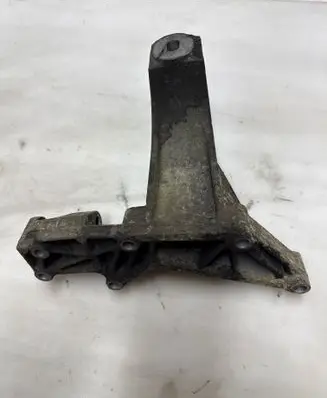 BMW 3 E46 Engine mounting bracket 6753225