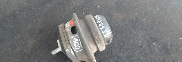 Engine mount vacuum valve