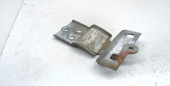 Loading door lower hinge