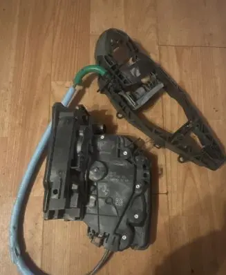BMW X3 G01 Rear door lock 7473148