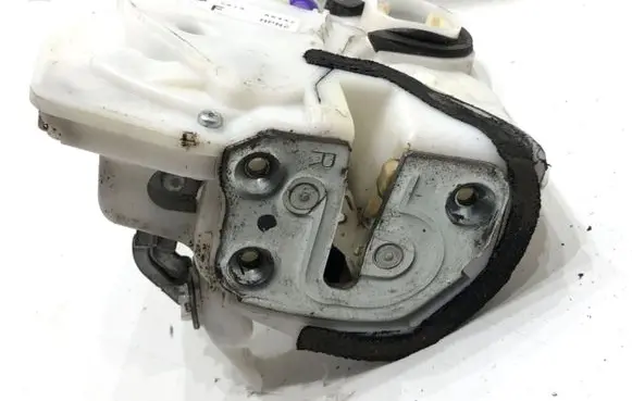 Mazda 3 II Front door lock