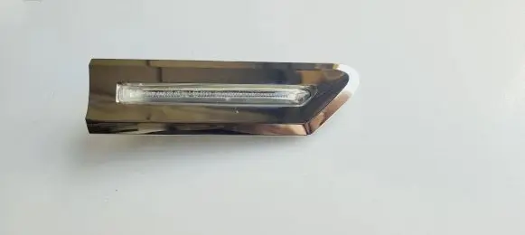 Front fender indicator light