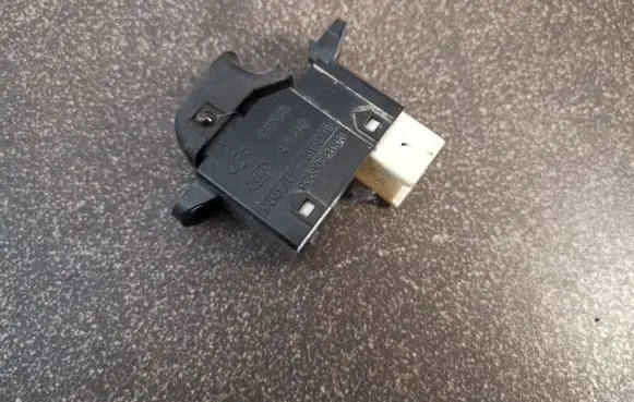 Hyundai Santa Fe Electric window control switch 935753C010