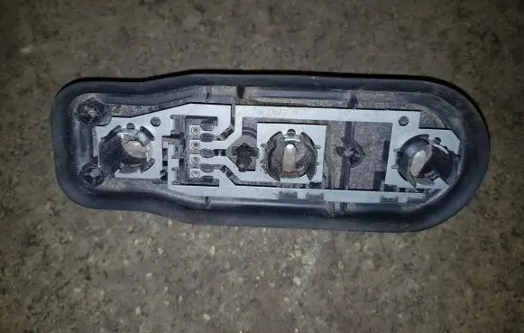 BMW 5 E39 Tail light bulb cover holder 2496339 393390