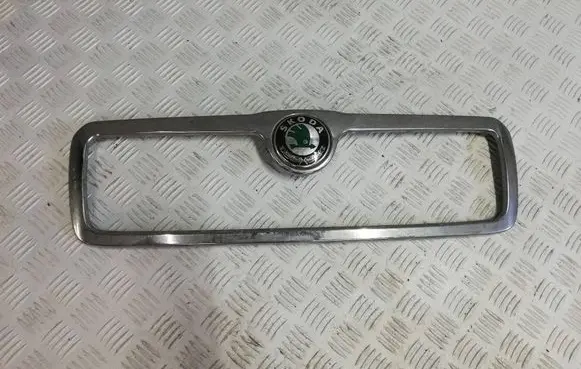 Skoda Octavia Mk1 (1U) Front grill 1U0853661A