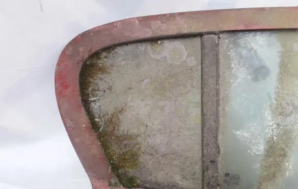 Opel Astra H Rear vent window glass 