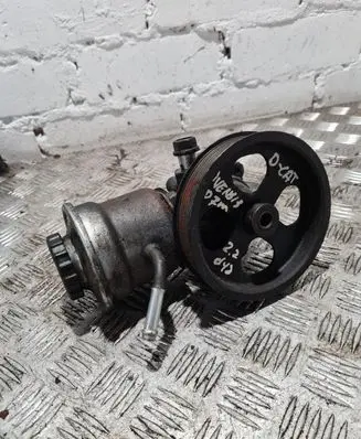 Toyota Avensis T250 Power steering pump 16J15458