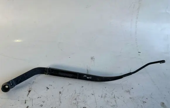 Mitsubishi Outlander Front wiper blade arm 8250A587