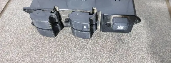 Mitsubishi L200 Quarter vent window switch 
