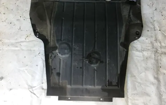 Renault Clio IV Engine splash shield/under tray 758904230R