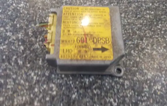 Mitsubishi Carisma Airbag control unit/module MR472691