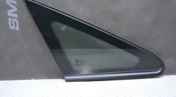 Opel Zafira B Front triangle window/glass 