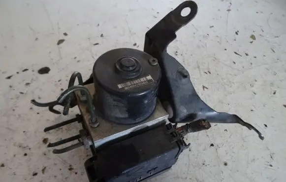 Ford Fusion ABS Pump 2S612M110CE