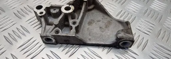Engine mounting bracket