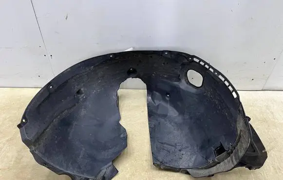 Front wheel arch liner splash guards