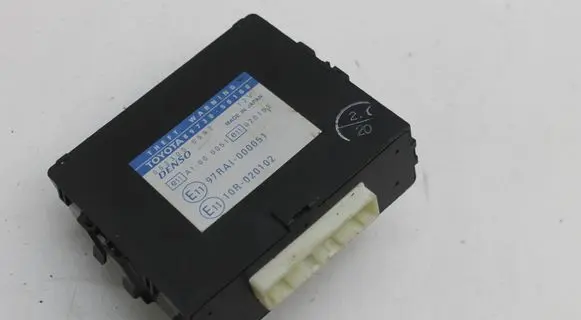 Lexus LS 430 Alarm control unit/module 0523000582