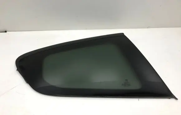 Peugeot 208 Rear side window E143R001595