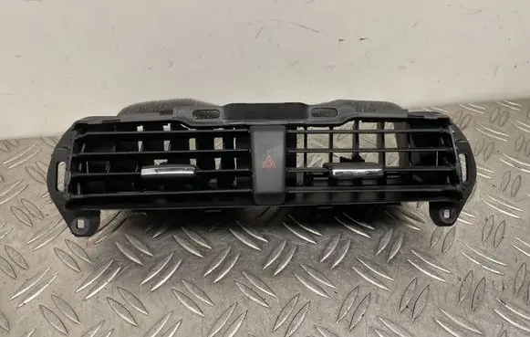 Ford Fusion II Dash center air vent grill DS7319K617AZW