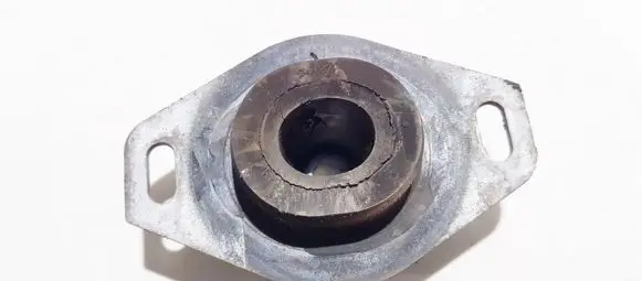 Citroen C5 Engine mount bracket