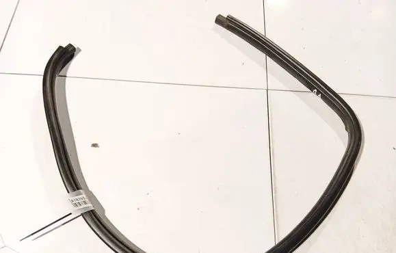 Suzuki Swift I Rubber seal front coupe door 