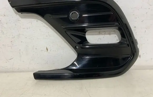 Volkswagen Polo VI Front bumper upper radiator grill 2G0853665R
