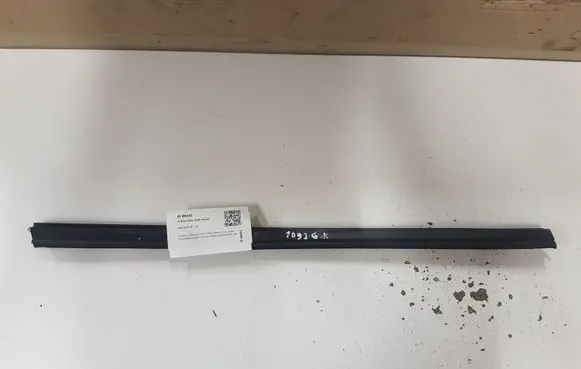 Volvo XC60 Rear door window/glass frame 30762372