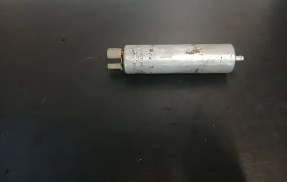 BMW 5 E39 Fuel injection high pressure pump 7165590