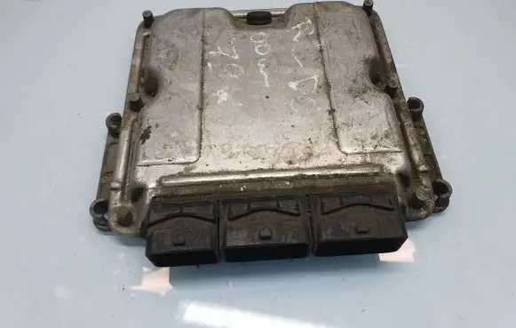 Renault Laguna I Engine control unit/module 0281001997 HOM7700106485 7700113027
