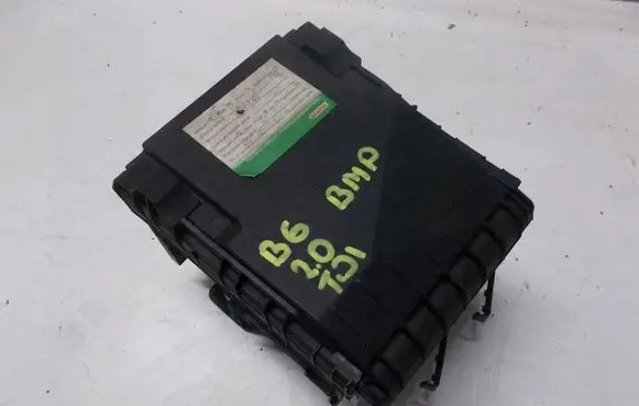 Volkswagen PASSAT B6 Fuse box set eabezpieczniki
