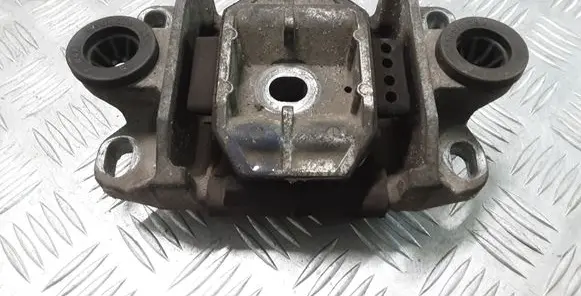 Ford Mondeo Mk III Engine mount bracket 1S717M122CB