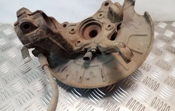 Skoda Yeti (5L) Front wheel hub spindle knuckle