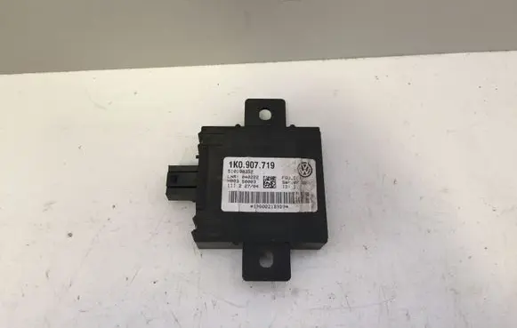 Audi A3 S3 8P Alarm control unit/module 1K0907719
