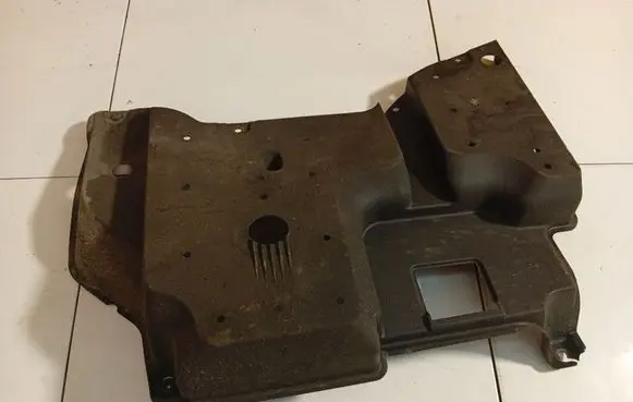 Toyota Auris 150 Engine splash shield/under tray